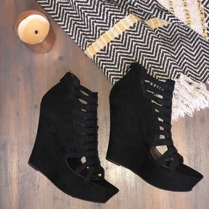 Madden “Waver” Black Platform Wedges